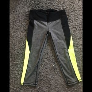 Gap capris size small new